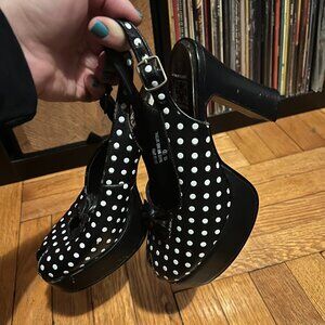 T.U.K. rockabilly pump 4-inch high heels sling back black/white polka dot bow 8